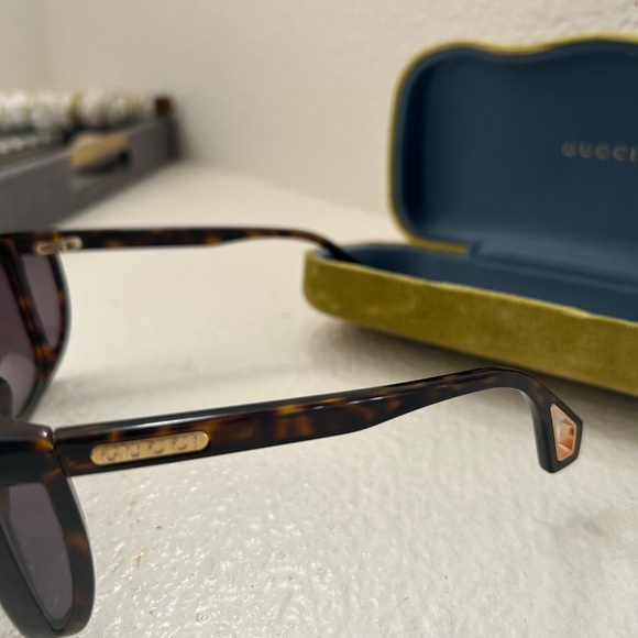 Over sized Gucci sunglasses main image 5